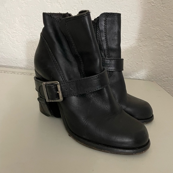 Allsaints Women’s leather heel boots - Picture 3 of 3